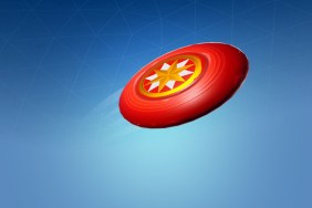 Fortnite Throw the Flying Disc toy and catch it before it lands