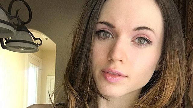 Amouranth is now the fastest-growing Twitch streamer after her unbanning